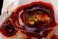 Ultimate guide on where to find fire agate in the Arizona desert. A must have for ever rock collector who plans on visiting the Southwest.