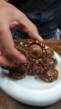 Welcome! Today I want to delight you with a delicacy for chocolate and hazelnut lovers. Here are my hazelnut biscuits with an irresistible touch of chocolate. These little crunchy masterpieces are a real feast for the senses. The toasted hazelnuts add that touch of richness and the delicate chocolate makes them simply irresistible. Perfect for a tasty break or to share with friends. Grab one, take a bite and be transported to a world of pleasure! It’s time to delight in our chocolate hazelnut biscuits. Enjoy your meal!” Hazelnut biscuits recipe 200g butter 50g icing sugar Whip the mixture and add, 2 egg yolks 25g cocoa Blend again, then add, 25g powdered milk 25g corn starch 300g flour Make balls and sprinkle with chopped hazelnuts. Place in the fridge for 30 min and cook at 150g for 25 mi