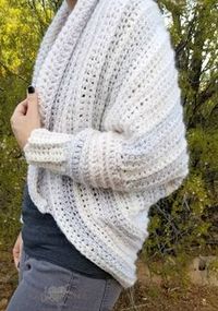 This cardigan is made from the softest, squishiest yarn and it’s bound to keep you nice and cozy this winter! I didn’t make this cocoon sweater quite as long as I typically do because I wanted more of a cardigan type sweater. But cocoon sweaters are highly customizable! I have this pattern written in sizes …