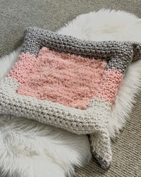 The Cozy Crochet Cat Bed | February Sky Designs