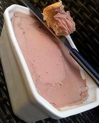 La meilleure recette de Mousse de Foie de Volaille! L'essayer, c'est l'adopter! 5.0/5 (3 votes), 9 Commentaires. Ingrédients: 350g de foie de volaille 1 echalotte 100g de créme fraiche epaisse 100g + 20g de beurre ramolli