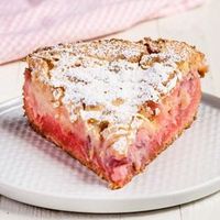 Strawberry Ooey Gooey Cake | i am baker