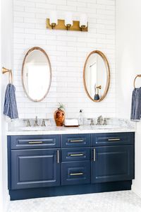 Navy and white bathroom with brass and wood accents: Find out where to find affordable sources for a bathroom remodel like this!