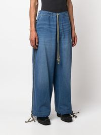 hybrid loose-fit drawstring jeans from GREG LAUREN featuring ocean blue, cotton, mid-wash, denim, drawstring fastening waist, mid-rise, wide leg, side zip fastening, two diagonal pockets to the sides, two rear patch pockets and drawstring cuffs. We've partnered with Good On You — an independent agency that rates how brands perform in relation to their impact on the planet, people and animals, with a multi-criteria rating simplified to a five points scale. In order to be awarded our conscious lab