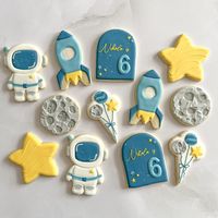 "Unique, beautiful custom made party favors for your little one's space birthday party. * Personalization - when making the order, personalize with name and age. *Please, when placing an order-send me a message stating the date of the event, to make sure there's an opening in my calendar, thanks. Delicious sugar cookies, decorated with royal icing, made fresh from scratch using only high-quality ingredients. Handmade to order, individually wrapped in clear, sealed cellophane bags, then secured w