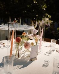 This first photo has been popping off on our Pinterest! Couples are saving it as an example of a simple but elegant design for round tables, but we love the entire look and feel of this garden party private residence wedding, so it deserves some more light 🙌🏼 Venue: Private Residence Coordination & Design: @yourperfectbridesmaid (Kara) Photo and Video: @brie.filmandphoto Florist: @gardenpartybainbridge Officiant: @younghipandmarried (Janie) Catering: @wanderlustnwcatering Band: @bandofeden R...