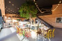 La Cantine du Vignoble, un restaurant très coloré avec les meubles de Francisco Segarra.