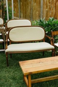 10th Anniversary Event for Christy + Joel ~ anniversary party // party style // backyard party // anniversary // cut the cake // anniversary event // friends + family party // 10 year anniversary ~ #anniversaryparty #partystyling #vintagedecor #vintagerentals #benchseating