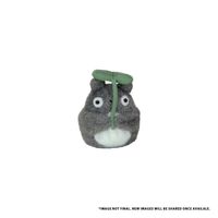 The iconic Totoro holding a leaf from My Neighbor Totoro is here to welcome you in a small 5-inch tall form. This My Neighbor Totoro with Leaf 5-Inch Beanbag Plush easily stands on its own.