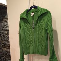 Heavy Green Sweater Medium Petite. The Arms Are Long For Petite. Rolled Up Will Fit. Full Zipper Front