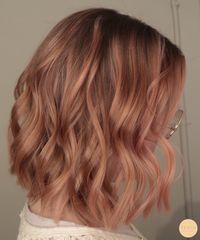 Balayage i rosa och peachiga toner