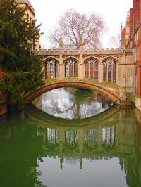 El Puente de los Suspiros en Cambridge, Inglaterra