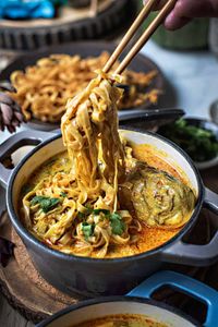 This authentic Kao Soi Curry (Chiang Mai Noodles) is a delightful dish from Northern Thailand. It features a deliciously creamy coconut milk broth, tender chicken, and soft egg noodles. Comforting and easy! #kaosoi #khaosoi #kaosoinoodles #khaosoirecipe #chiangmainoodles #kaosoinoodles #authentickaosoi #kaosoipaste #thaikhaosoi