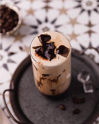 If you're craving a refreshing coffee treat, this Easy Iced Mocha Macchiato Recipe with Coconut Milk is just for you. Combining simple ingredients, this espresso-based drink offers a perfect blend of rich espresso and creamy coconut milk. It's a coffee shop favorite you can easily make at home #deliciousicedmochamacchiato #EasyIcedMochaMacchiatoRecipewithCoconutMilk #icedcoconutmilkmochamacchiato