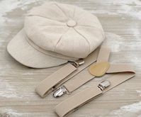 Elevate your style with our handcrafted Tan Newsboy hat, Champagne bow tie & suspenders-ideal for wedding , parties , birthdays and proms. They make a distinguished choice for groomsmen and ring bearers, adding sophisticated touch to any special event . When making a purchase, you can choose from the following options : -Hat only -Hat + Suspenders  - Suspenders only  more colors : https://bowtieloveinc.etsy.com/listing/923397425 Attention ! We Will not accept any  returns based upon color discre