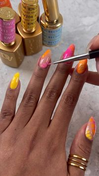 Discover cute summer nail ideas with DND Blooming Gel! Achieve a cool blooming effect on almond nails, perfect for a vibrant and stylish look this season 🌸💅🏼✨  #nailidea #nailart #blooming #gelpolish #nailartideas #tutorial