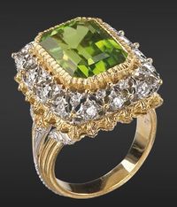 Bucchellati ring, peridot and diamond in gold