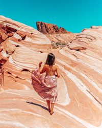 Best hidden places in Utah you need to add to your bucket list. These great views are perfect to explore on your road trip and will leave you mesmerized. Make sure you don't miss out on seeing the Utah Badlands, Capitol Reef State Park, the blue pools of the Moab Potah Mine, Corona Arch, Bryce Canyon, and Toquerville Falls! | Utah Travel Guide | Utah Road Trip | Utah Bucket List Places | Utah Photography | Utah Instagram Places