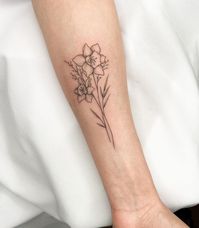 31 Beautiful Daffodil Tattoo Ideas for Men & Women in 2024