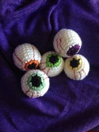 Yarni Gras!: Crochet eyeball pattern...freebie!