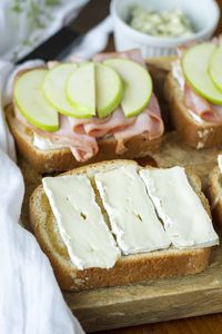 Ooey-Gooey Apple Ham & Brie Grilled Cheese Sandwiches