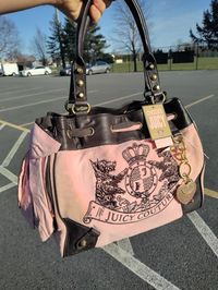 My new pink Juicy Couture Bag. (⁠๑⁠♡⁠⌓⁠♡⁠๑⁠)  #juicycouture #y2k #y2kaesthetic #juicy