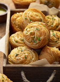 Cheesy Garlic Cruffin