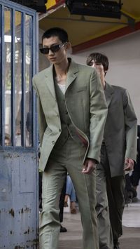 Held in Paris during Men’s Fashion Week, the Paul Smith Men’s SS24 show presents “The Suit (But Different)”, offering Paul’s look-by-look redefinition of smart dressing deconstructing the suit in all its forms.