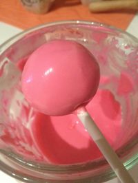 8 TIPS FOR MAKING THE PERFECT CAKE POP As many of you know I get asked to make cake pops for various events. After having some major pop catastrophes and trying to make the best of the rolled cake …