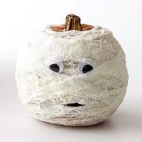 12 DIY Halloween ideas -- the mummified pumpkin is a cute idea for quick and non-messy decoration