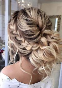 Love this soft romantic wedding up do. This hairstyle is perfect for a beach wedding.