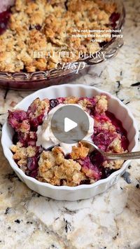 Megan Murphy on Instagram: "Healthy Berry Crisp 🍓 this recipe went viral last summer with so many 5 star reviews 🌟 vegan, gluten free, refined sugar free & ready in 30 minutes.

Full recipe is at the link in my bio or comment “BERRY” below and I’ll send the recipe to your inbox 📥

#berrycrisp #fruitcrisp #fruitrecipes #veganrecipes #glutenfreerecipes #refinedsugarfree"