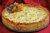 Cheese & Arugula Quiche w/ Crispy Hash Brown Crust - great brunch or busy weeknight dinner idea!