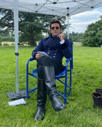 jonathan bailey behind the scenes of bridgerton S2