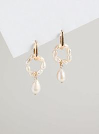 FIT One size. MATERIALS + CARE Base metal and pearl. DETAILS High shine finish. Pearl details. The best plus size women's pearl hoop earring earrings in gold made of other. Torrid is your destination for the freshest spring and summer styles.