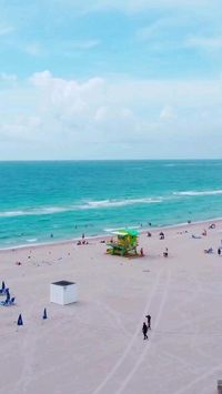 Every day is a beach day when you’re in Miami 😎 #miamiisneverabadidea #miamibeach #southbeach #305 #igreels #reelsinstagram #picofday #dadecounty #ilovemiami #visitflorida #staysaltyflorida #teamo #tuesdaymotivation #miamivibes #beachlife 🎥: @o.malikoff