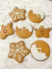 Set of 12, 18, 24 or 30 Cute Sweet Gingerbread Royal Icing Sugar Cookies! Sets include 3 designs. Set of 12 will have 4 of each design. Set of 18 will have 6 of each design. Set of 24 will have 8 of each design. Set of 30 will have 10 of each design. Please mention in the personalization section if a specific design from the 3 designs is preferred.  INGREDIENTS: Gingerbread: Eggs, Butter, Flour, Sugar, Molasses Powder, Palm oil, Maltodextrin, Baking Soda, Cinnamon, Spice, Salt, Milk, Meringue powder, Powdered sugar, Food color gel FOOD ALLERGEN NOTICE: Please note that everything is produced in a facility containing known food allergens, including, but not limited to: eggs, wheat, soy, milk, peanuts and tree nuts. SHIPPING All our cookies are made fresh to order so please be mindful of tur