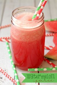 Delicious and Refreshing Watermelon Juice - a favorite drink in the summer time! Made with watermelon & strawberries! { lilluna.com }