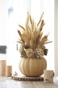 Thanksgiving Table Decor: Fall Harvest Arrangement