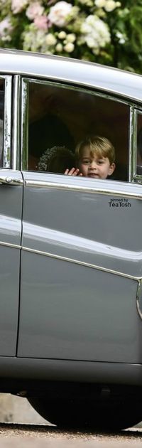 ❇Téa Tosh❇ Prince George waving to the ppl at Auntie Pippa’s Wedding on May 20, 2017