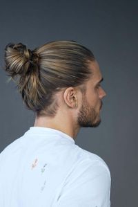 Discover the best winter hairstyles for men, including buzz cuts, man buns, curly fades, and more. Get tips on hair care, beard pairings, and 2025's top trends.