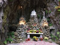 #TheGrotto had bronze #StationsOfTheCross The best I’ve seen  #TravelPortland #TravelOregon #YouCanInPortland #fathersonholyspirit #photographyeveryday #photographysouls #createexplore #photographylovers #photolove #visualsoflife #outdoorchurch #traveldeeper #traveldiaries #travellingthroughtheworld #exploretocreate #travelguide #seetheworld #travellove #travelpost #catholic #HolyGhost #God #Jesuschrist #Christ #church #churches #oldchurch #MotherMary