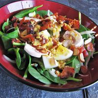 This fancy spinach salad recipe with a warm bacon vinaigrette is easy to throw together for an impressive, restaurant-style appetizer or side dish.