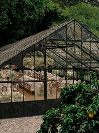 Discover love at Quinta da Bella Vista through Alice Vicente's lens. Timeless weddings in Portugal. Romance, nature, and unforgettable moments. The greenhouse reception space beautifully decorated for a Quinta da Bellavista villa destination wedding