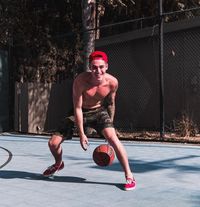 Sammy Wilk on Instagram: “happy sunday!! ill hoop on u.”