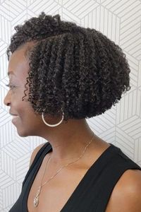 A curly bob makes 3C hair look instantly more textured. If you want to add extra volume to your 3C curly mane, a side part is the way to go! @_ms_lgm_