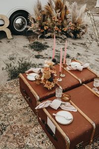 Welcome to the Alberta desert ~ creating a beautiful desert wedding vibe for inspiration. desert vibes // desert wedding // desert wedding ideas // how to plan a desert wedding // rustic desert wedding // boho desert wedding // boho wedding ideas // boho wedding design // dessert in the desert // wedding dessert // vintage trunks // lounge coffee table #bohoweddingdesign #desertweddingideas #neutralweddingideas #dessertinthedesert #bohowedding #coffeetable #vintagetrunks