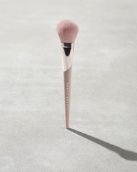 Sculpting Bronzer Brush | Fenty Beauty – Fenty Beauty + Fenty Skin