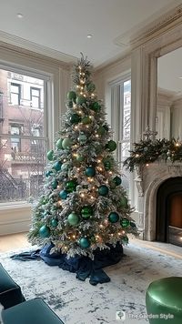 80+ Stunning Flocked Christmas Tree Decorating Ideas - The Garden Style