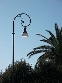 lamp post curl iron